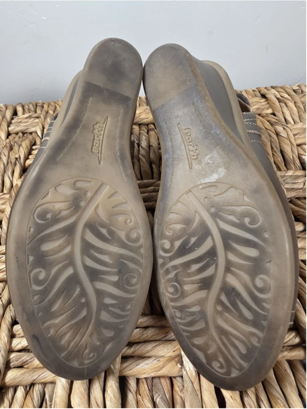 Earth Cascade Platinum Sandals Sz 8.5 B Leather Laser Cut Wedge Slingback City